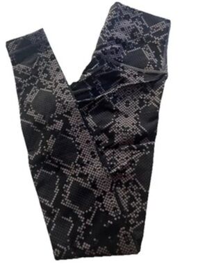 lululemon athletica Gray and Black Snake-Print high rise size 4 leggings.